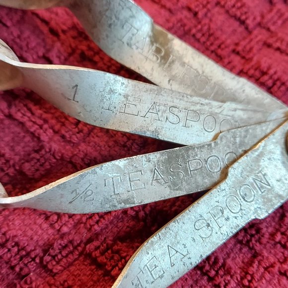Vintage Measuring Spoons Set - Picture 5 of 14